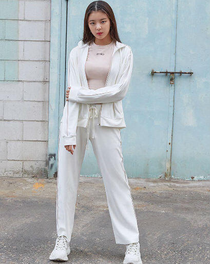 9 Ide Mix &amp; Match Outfit ala Lia ITZY yang Trendy Abis