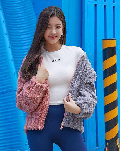 9 Ide Mix &amp; Match Outfit ala Lia ITZY yang Trendy Abis