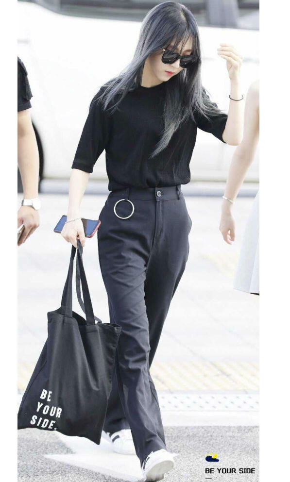 9 Ide OOTD Ala Moonbyul MAMAMOO, Cocok Ditiru Cewek Tomboi!