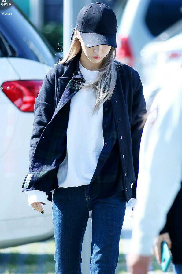 9 Ide OOTD Ala Moonbyul MAMAMOO, Cocok Ditiru Cewek Tomboi!