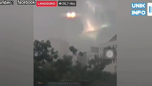 Heboh, Penampakan Aneh dan Misterius di Langit Saat Hujan Badai! Apakah Ini Alien?