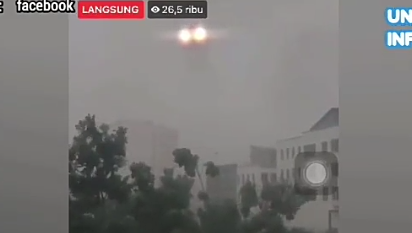 Heboh, Penampakan Aneh dan Misterius di Langit Saat Hujan Badai! Apakah Ini Alien?