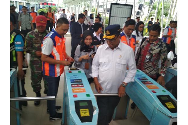 Budi Karya Positif Corona, DPR: Kita Harus Bersatu Perangi Corona
