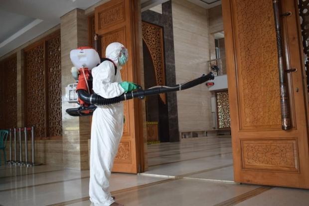 Antisipasi Corona, Masjid dan Gereja di Tangerang Disemprot Disinfektan
