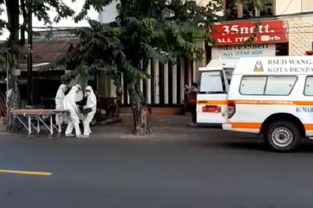 Geger, Bule Kejang Lalu Tewas di Pinggir Jalan Denpasar Bali