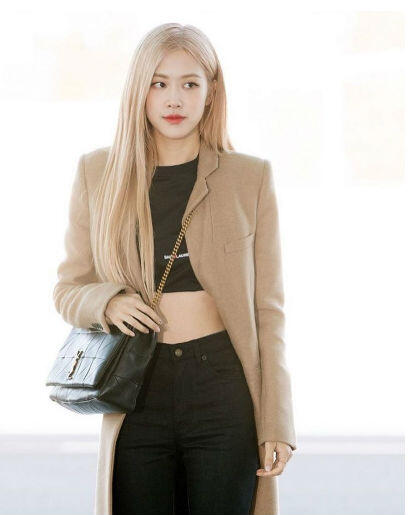 Simpel tapi Stylish, Ini 5 Gaya Rose BLACKPINK Pakai Crop Top