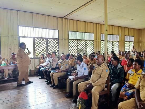 Bupati Asmat Ajak Kepala Distrik dan Kampung Fokus 4 Bidang Pembangunan
