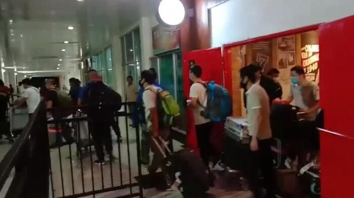 Viral Video TKA di Bandara Haluoleo, Kapolda: Mereka Pulang dari Perpanjangan Visa