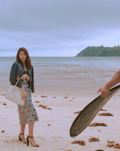 9 OOTD Tomboi &amp; Feminin ala Park Shin Hye, Seru Buat Jalan-Jalan!