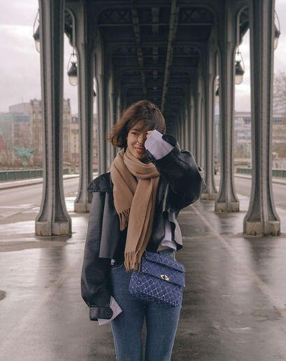 9 OOTD Tomboi &amp; Feminin ala Park Shin Hye, Seru Buat Jalan-Jalan!