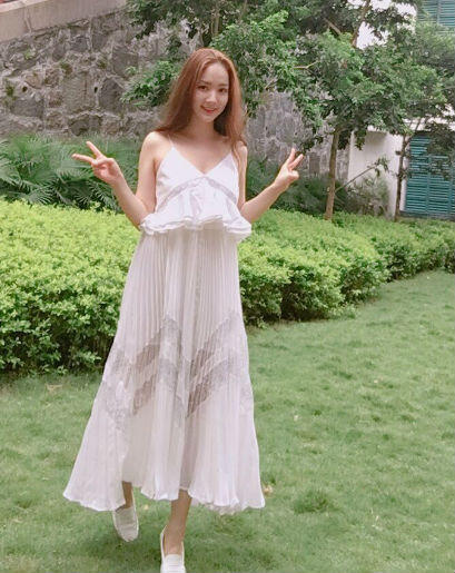 9 OOTD Feminin nan Anggun ala Park Minyoung, Bikin Semua Terlena