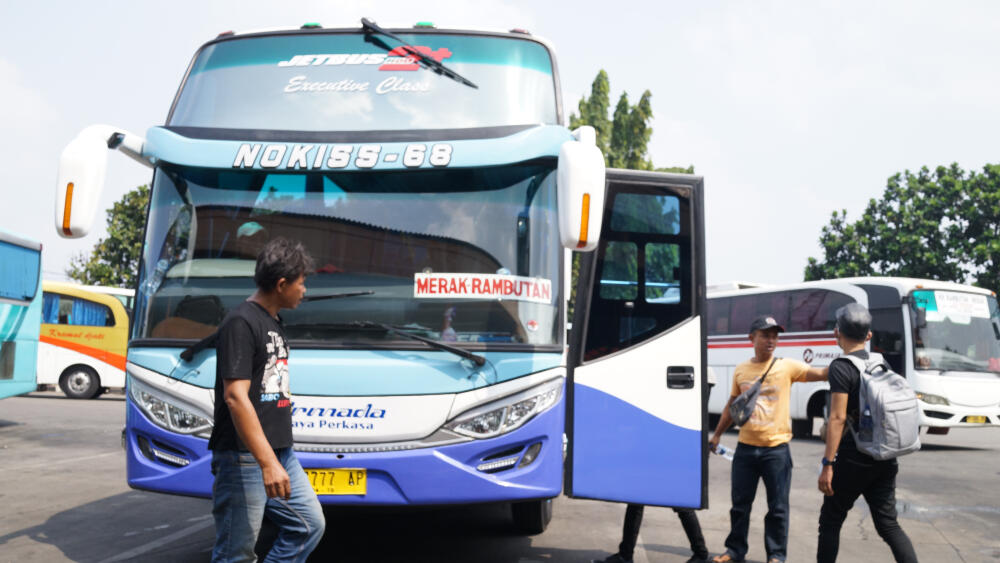Nempel Molor Berguna di Angkot Dangdut Ugal-Ugalan ke Pahawang