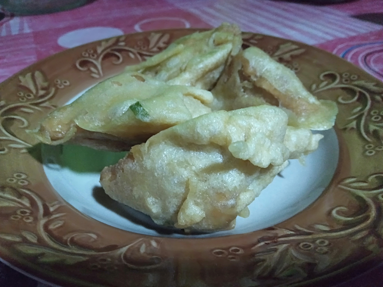 Uang Rp 6000, Dapat Nasi Bungkus 1 Tahu Goreng 4, dan Separoh Sup Jamur Tiram, Murah!