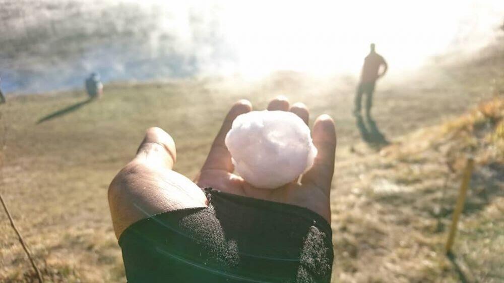 Menikmati Salju Lokal di Ranu Regulo yang Keren Gila!