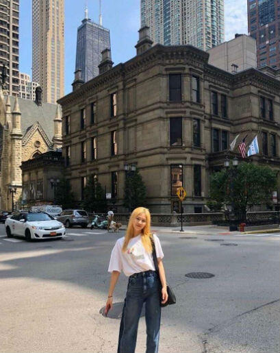 9 OOTD ala Sana TWICE yang Harus Kamu Coba, Tomboy Hingga Feminim