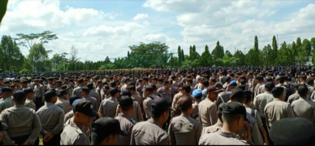 Ramainya Demo Bela Peladang Dayak di Pengadilan Negeri Sintang
