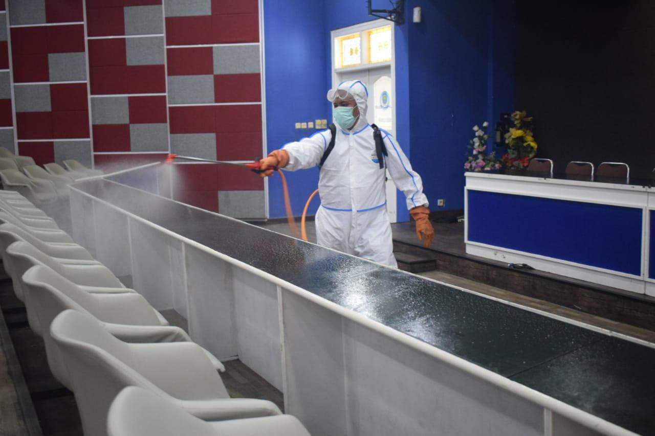 Antisipasi Covid-19, PMI Tangerang Lakukan Penyemprotan Disinfektan Difasilitas Umum