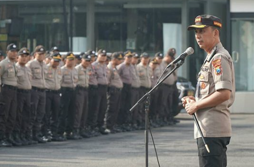 Antisipasi Virus Covid-19 Masuk Polrestabes Surabaya Wajib Cek Suhu Badan