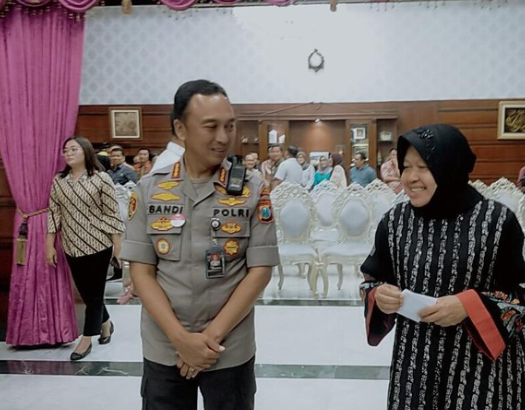 WALIKOTA SURABAYA APRESIASI POLISI SURABAYA UNGKAP 7 JUTA PIL KOPLO