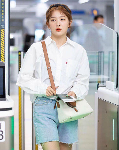 Sontek 10 Gaya Fashion Seulgi Red Velvet Yang Chic Dan Boyish