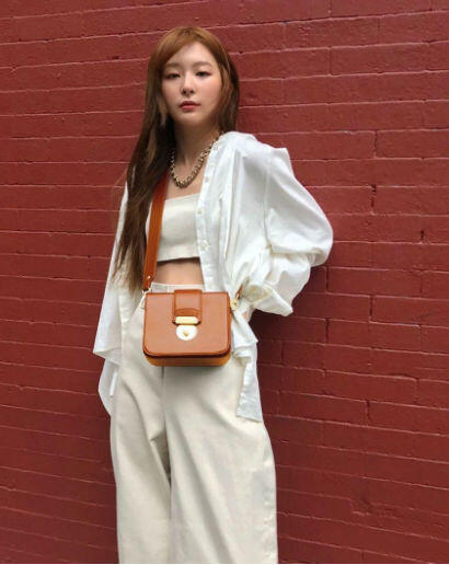 Sontek 10 Gaya Fashion Seulgi Red Velvet Yang Chic Dan Boyish