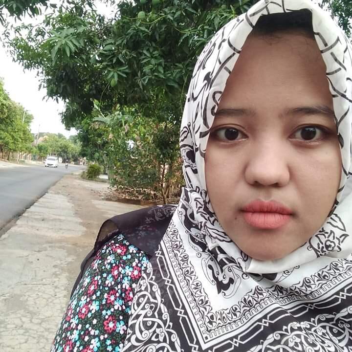 Gadis Cantik dengan Usus Terburai