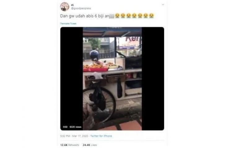 Jorok! Penjual Gorengan Ini 'Santai' Cuci Ember Di Selokan, Videonya Viral Di Medsos