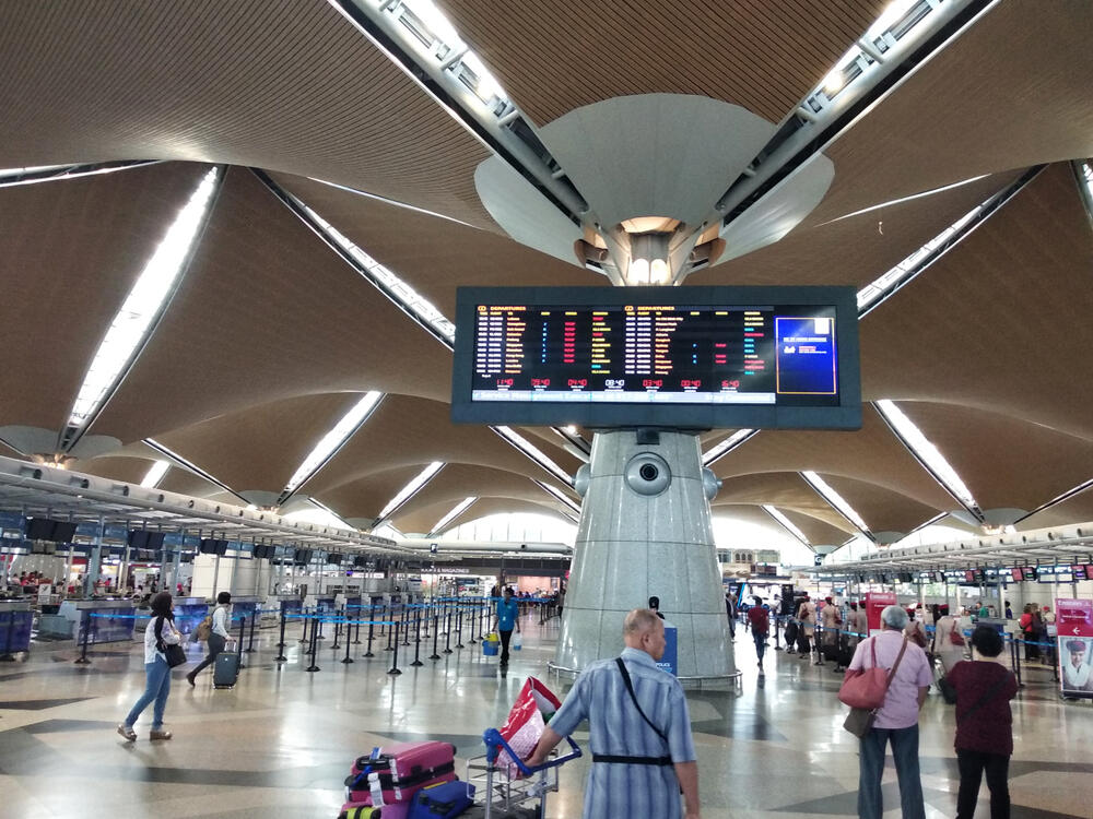Sebelum ke Hanoi Terlantar dan Dicuekin Orang di Bandara Kuala Lumpur