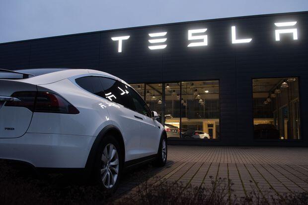 Dampak Corona, Karyawan Tesla Bikin Mobil di Rumah, Masa sih?