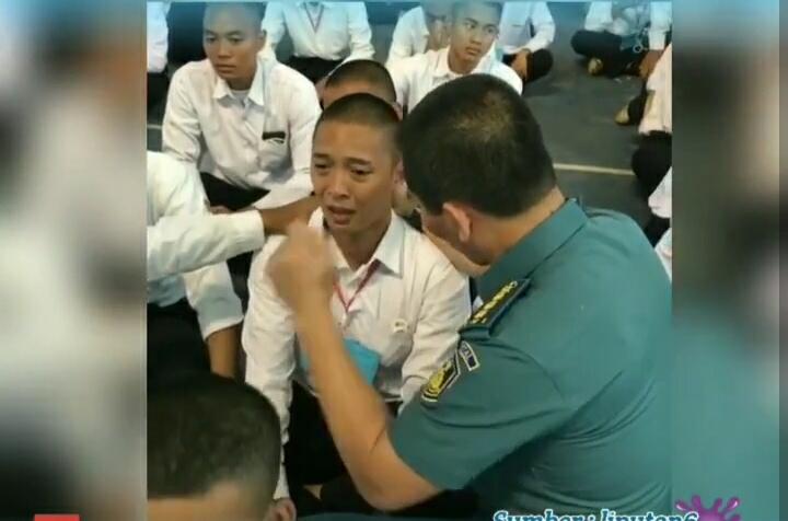 Detik Diumumkan Lulus Menjadi Anggota TNI! Anak Ini Dapat Kabar Ibunya Meninggal!