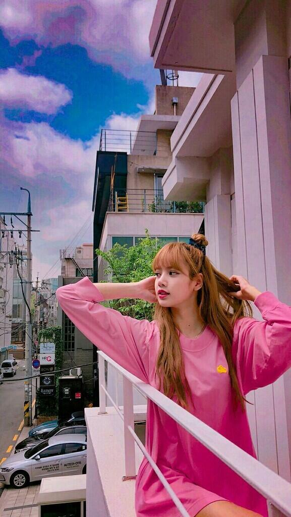 LISA BLACKPINK WAJIB DIJADIKAN SEBAGAI IDOLA! SIMAK 5 ALASANNYA