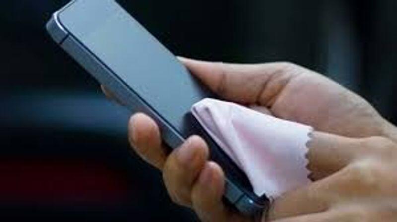 Bebas Corona, Ini Tips Bersihkan Ponsel