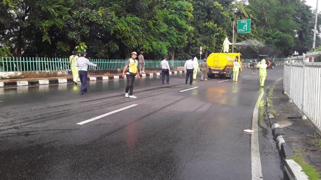 Bersatulah Jakarta Demi Satu Tujuan Yaitu Menanggulangi Corona, Semangat Petugas!