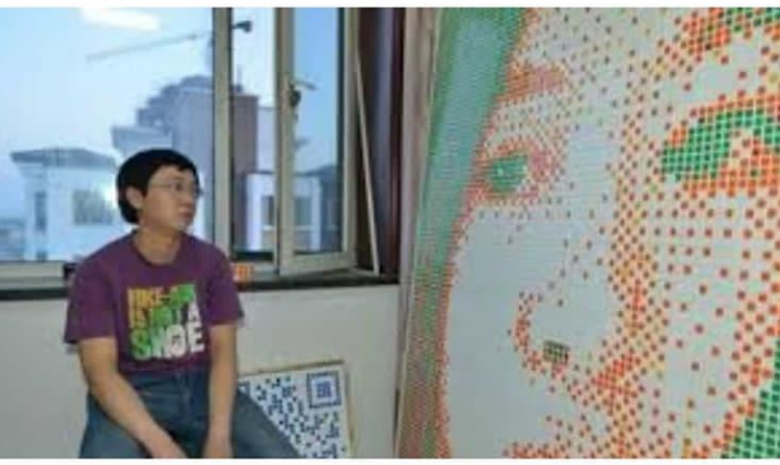 Pemuda Asal China ini Membuat Lukisan dari Rubik untuk Gebetannya! Ini Efek Lockdown?