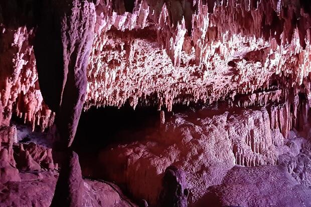 Misteri Tujuh Ruang di Goa Gong, Ada Sumber Air Obat Awet Muda