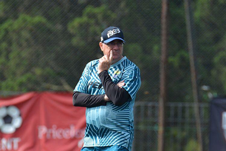 Pesan Penting Robert kepada Pemain Persib di Tengah Pandemi Corona

