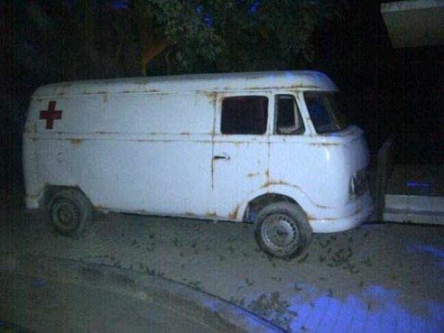 Hantu Nenek Dan Misteri Mobil Ambulans Terparkir Di Rumah Tua Bandung !