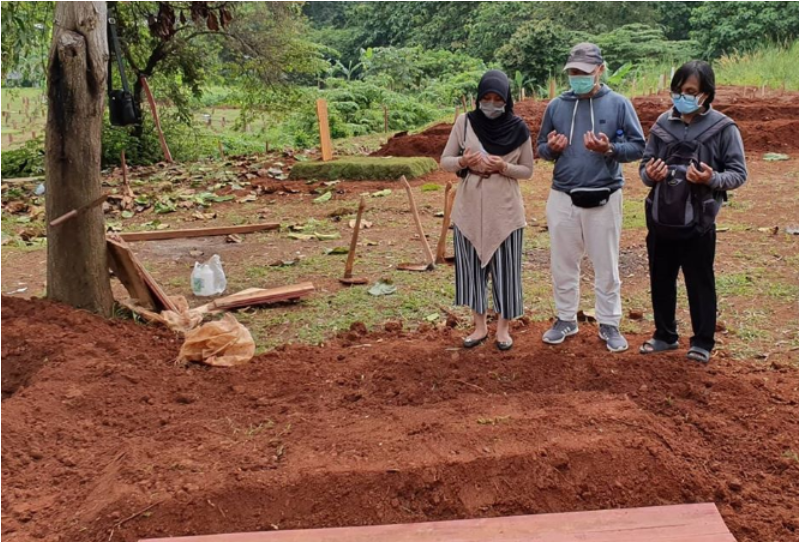 Anak Pasien Meninggal karena Corona Ini Makamkan Orangtua Tanpa Pelayat