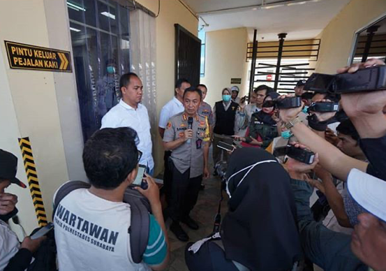 Kapolrestabes Surabaya Resmikan Camber Sterilitation Untuk Cegah Corona