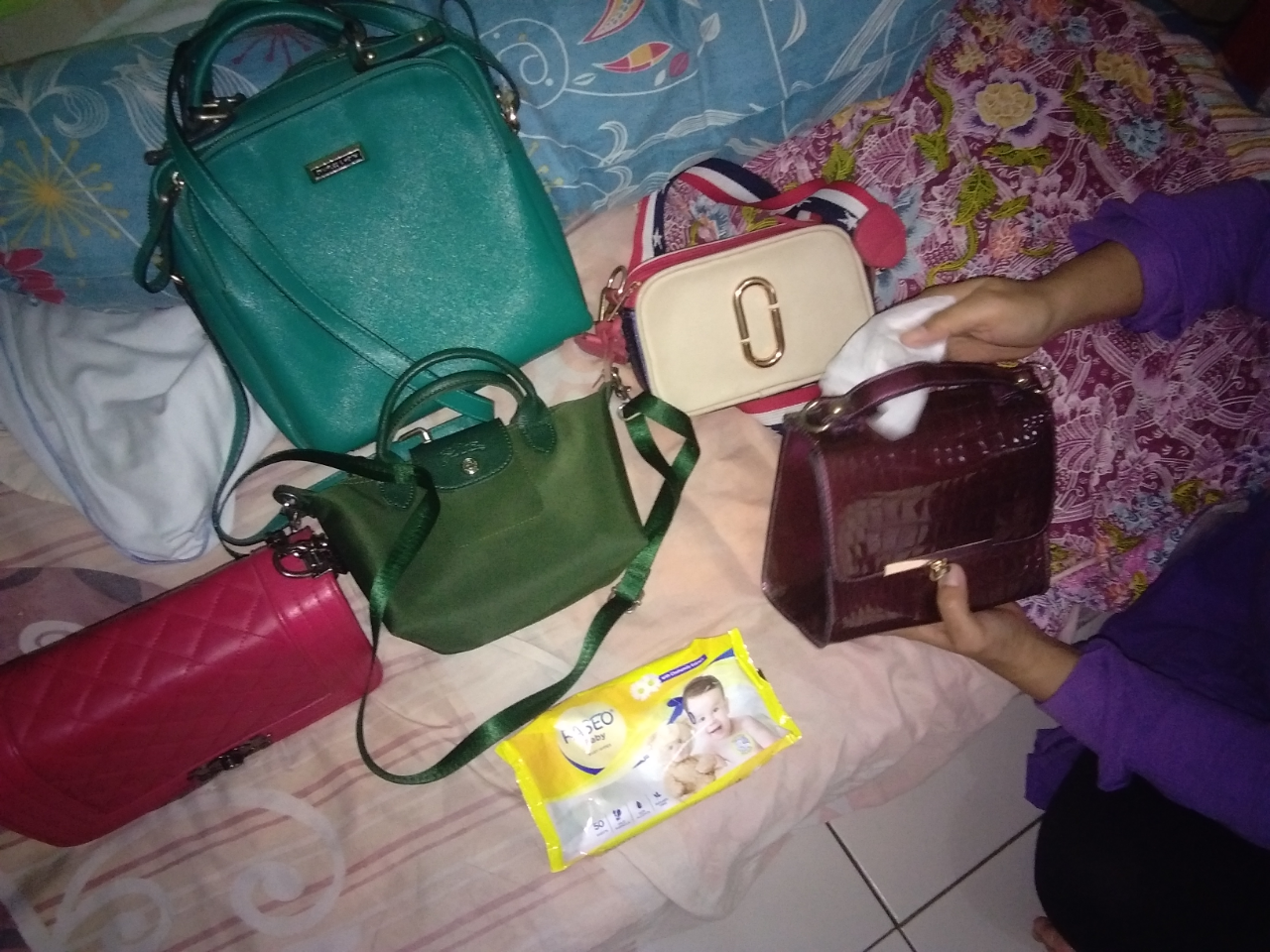 Membersihkan Koleksi Tas Mumpung Dirumah