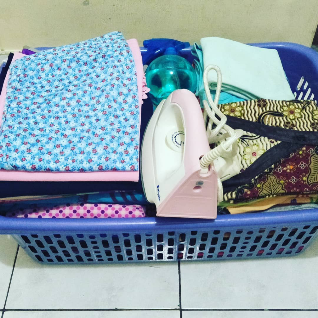 Bete Yess Dirumah Mending Belajar Menyetrika