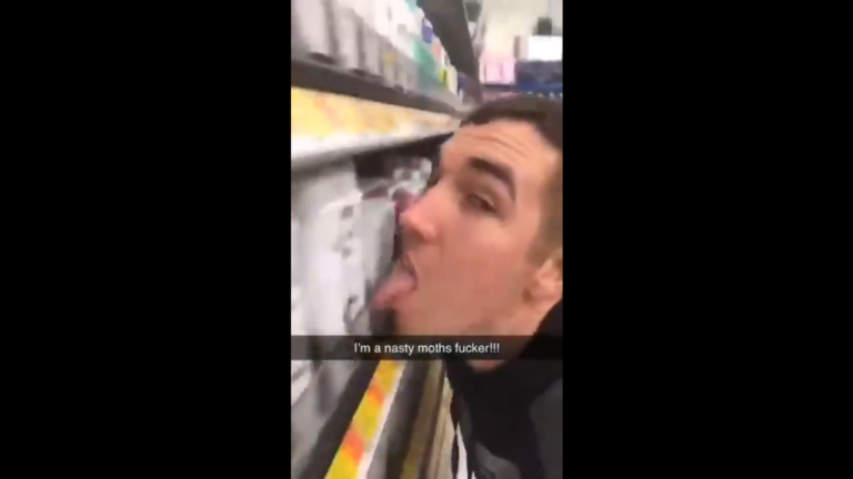 Viral! Pria Ini Jilati Deretan Produk di Supermarket, Auto Kena Hujat