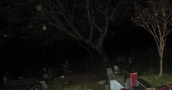 Diikuti Pocong Saat Melintasi Kuburan Sukanyar