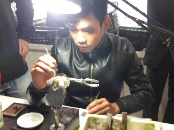 Jelajah Halong Pakai Kapal Kayu dan Lihat Mutiara Asli Halong!