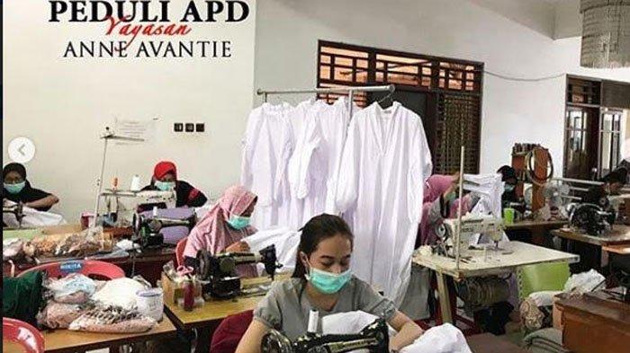 Anne Avantie Jahit Baju Hazmat utk Disumbangkan ke Paramedis yg Merawat Pasien Corona