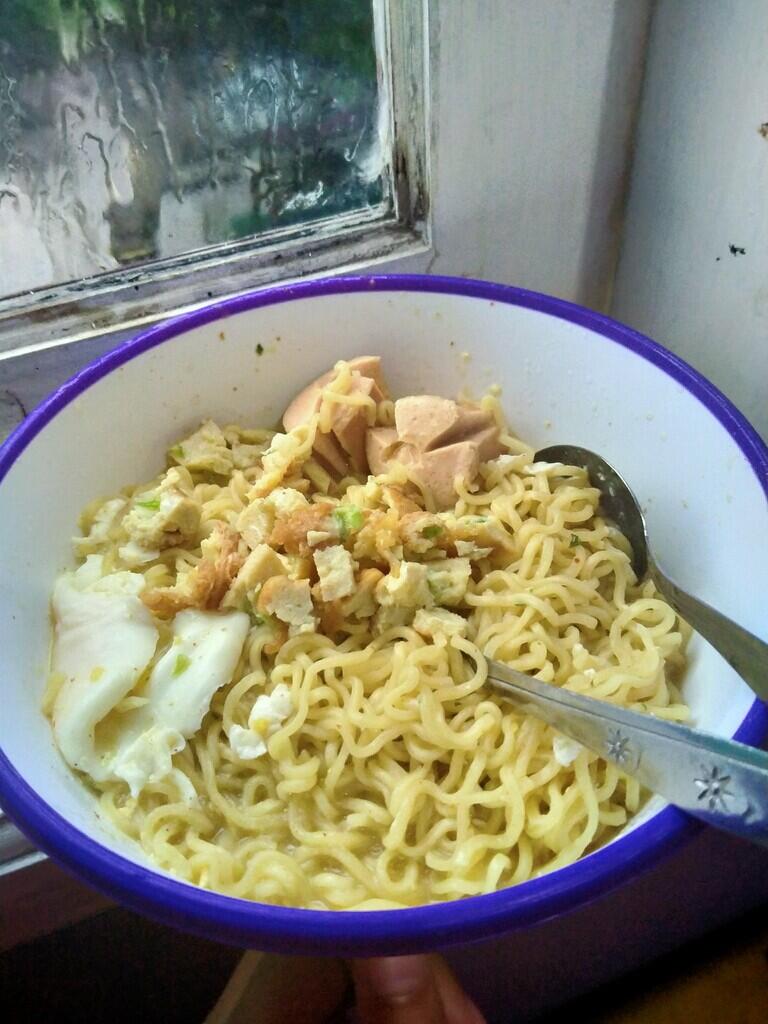Mumpung Dirumah, Asyiknya Bikin Mie Instant Rempah Yang Menghangatkan Badan