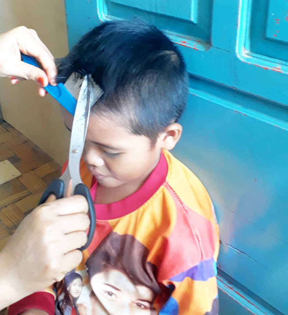 Mumpung di Rumah, Habiskan Waktu dengan Belajar Menjahit Hingga Mencukur Rambut 