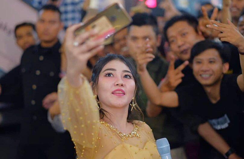 Sambil Nangis, Via Vallen Blak-blakan Soal Perubahan Wajahnya