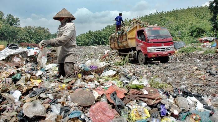 Kuntilanak Penghuni Tempat Pembuangan Sampah