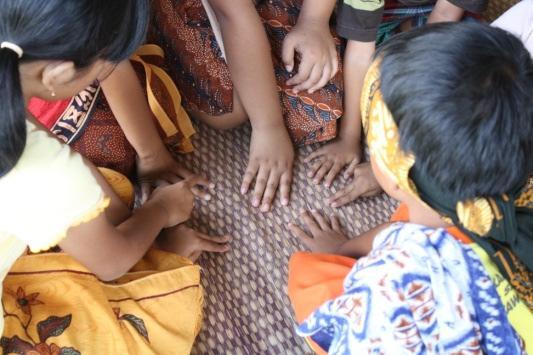 Mengenang Masa Lalu Lewat Permainan Tradisional